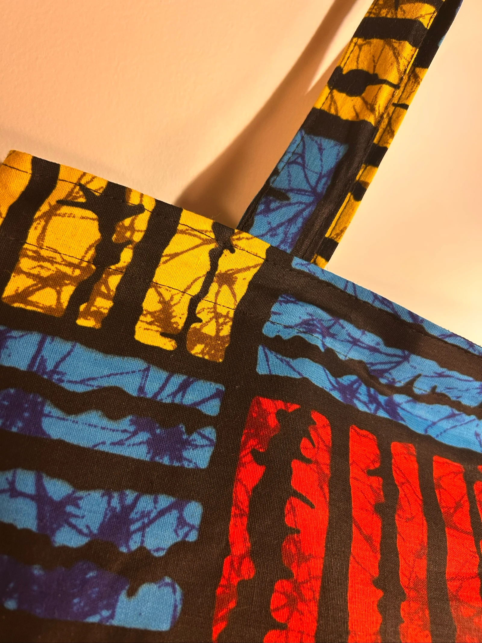 Blauw rood geel wax winkeltas – Handgemaakte robuuste tas – Gevoerde draagtas – Tas met ritssluiting – Unieke stuk – photo 3